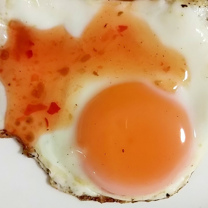 ハロウィンに☆スイートチリソースがけ目玉焼き
